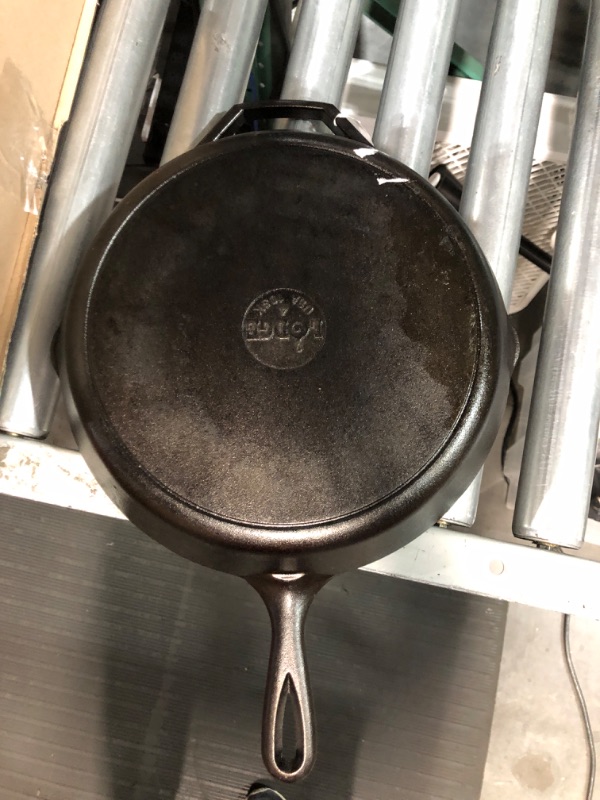 Photo 3 of 
*USED*
Lodge 15 Inch Cast Iron Pre-Seasoned Skillet 