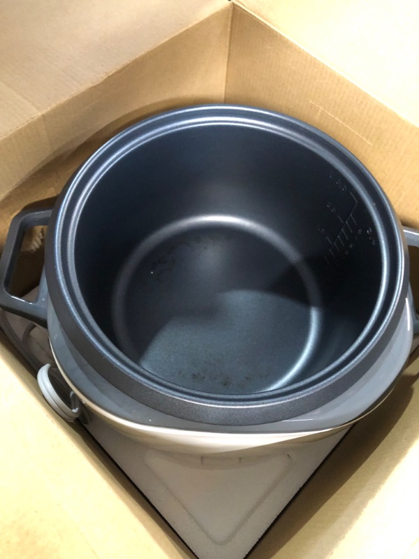 Photo 4 of * used item * signs of wear and tear *
BLACK+DECKER 16-Cup Cooked/8-Cup Uncooked Rice Cooker and Food Steamer