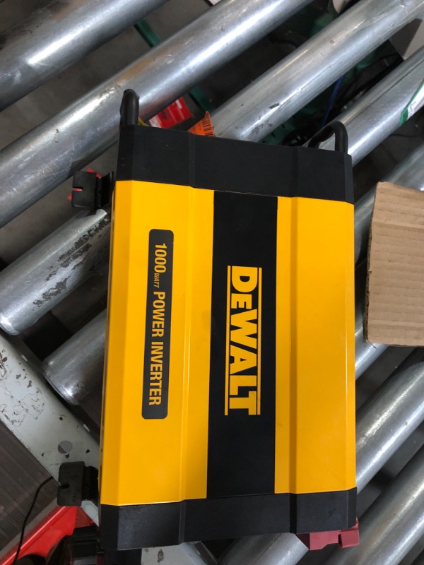 Photo 1 of DEWALT DXAEPI1000 Power Inverter 1000W Car Converter