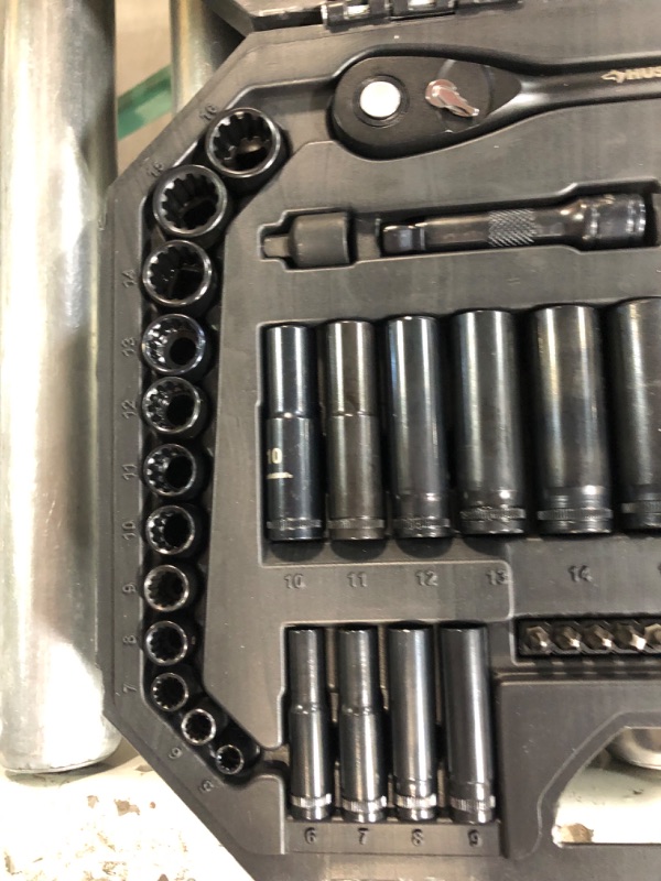 Photo 1 of * used item * see all images for damage *
Husky 3/8 in. Drive 100-Position Universal SAE and Metric Mechanics Tool Set (60-Piece)