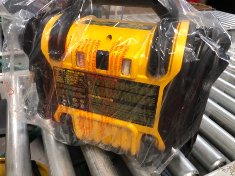 Photo 1 of DEWALT DXAEPS14 1600 Peak Battery Amp 12V