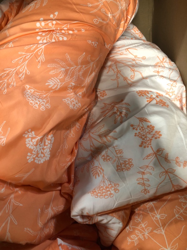 Photo 3 of **USED BUT LOOKS NEW**
BEDSURE Queen Comforter Set Coral Orange