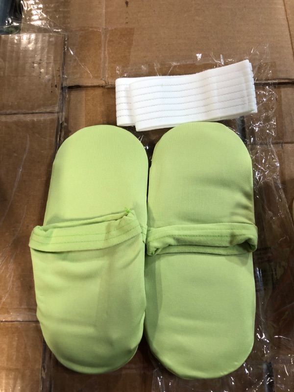 Photo 1 of BB CARE Cold Therapy Socks - Green (Medium, 9.8 Inch)