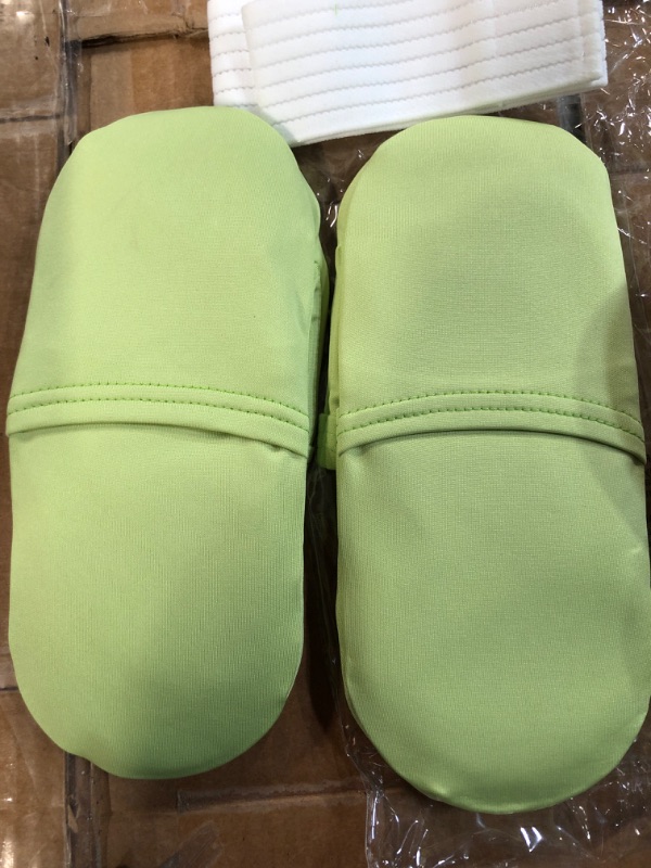 Photo 1 of BB CARE Cold Therapy Socks - Green (Medium, 9.8 Inch)