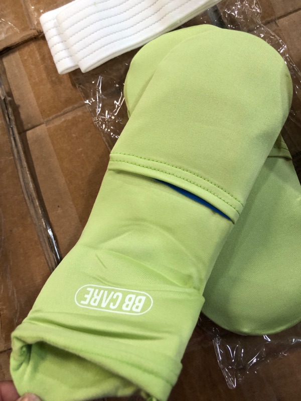 Photo 1 of BB CARE Cold Therapy Socks - Green (Medium, 9.8 Inch)