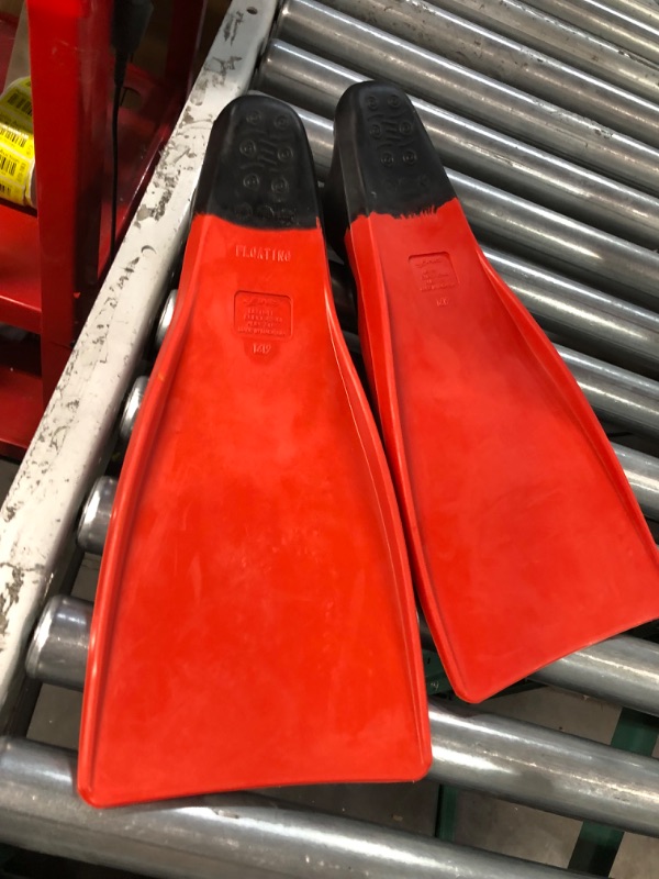 Photo 2 of **USED/SLIGHTLY DIRTY**
FINIS Long Floating Fins for Swimming and Snorkeling – Check Size Chart for Correct Sizing XL (US Male 9-11 / US Female 10-12) Black/Red