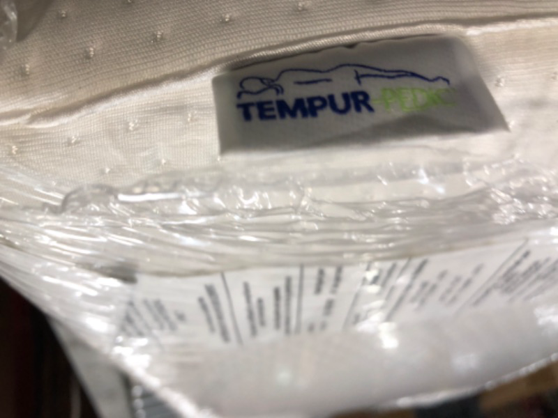 Photo 4 of * used *
Tempur-Pedic TEMPUR-Ergo Neck Pillow, Medium Profile, White Medium Profile Pillow                                                                                                                                                                     