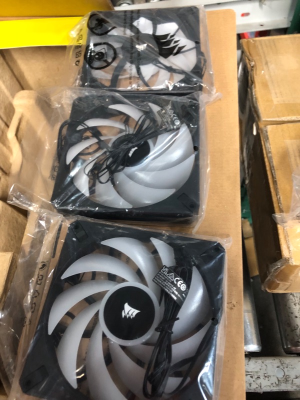 Photo 2 of Corsair iCUE H170i Elite CAPELLIX XT Liquid CPU Cooler - Three AF140 RGB Elite Fans - 420mm Radiator - Intel® LGA 1700, 1200, 115X, 2066, AMD® AM5, AM4 - Included iCUE Commander CORE - Black