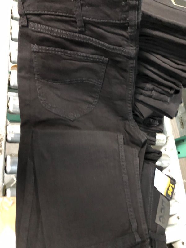 Photo 3 of * mens 34 x 30 *
Lee Men's Premium Select Regular-fit Straight-Leg Jean 34W x 30L Double Black