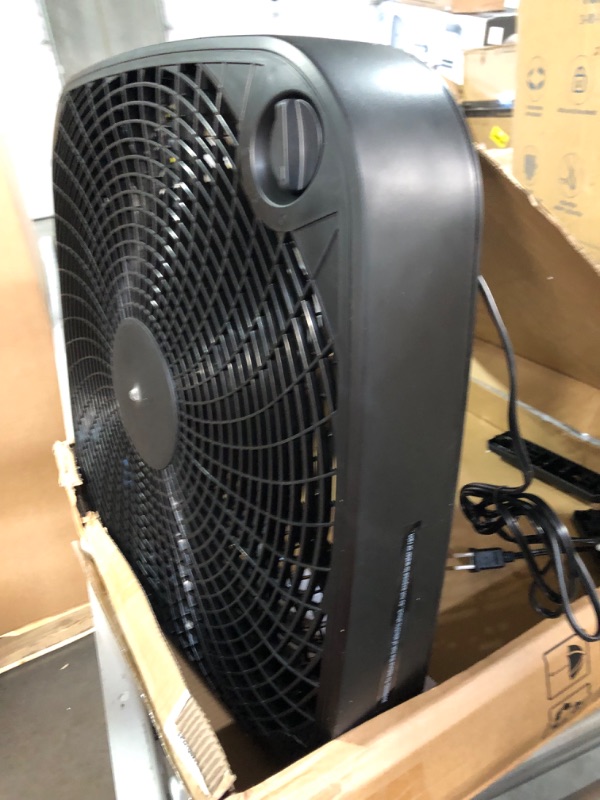 Photo 3 of ***NONFUNCTIONAL - WON'T TURN ON - FOR PARTS***
Amazon Basics 3 Speed Box Fan, 20-Inch 20-inch Box Fan