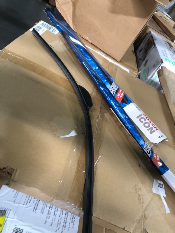 Photo 2 of Bosch ICON Wiper Blades (Set of 2) Fits Acura: 18-13 ILX, Chrysler: 17-15 0, Honda: 12-18 Accord, Toyota: 15-10 Toyota Prius +More