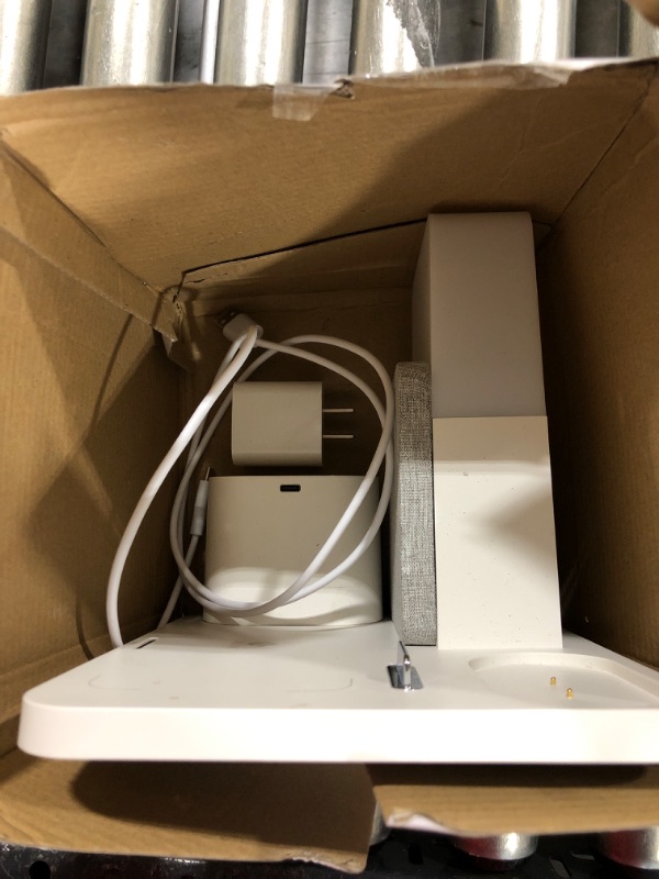 Photo 2 of COLSUR 3 in 1 Wireless Charging Station and Magsafe Charger iPhone 12/13 Pro/13 Mini/13 Pro Max/12 pro