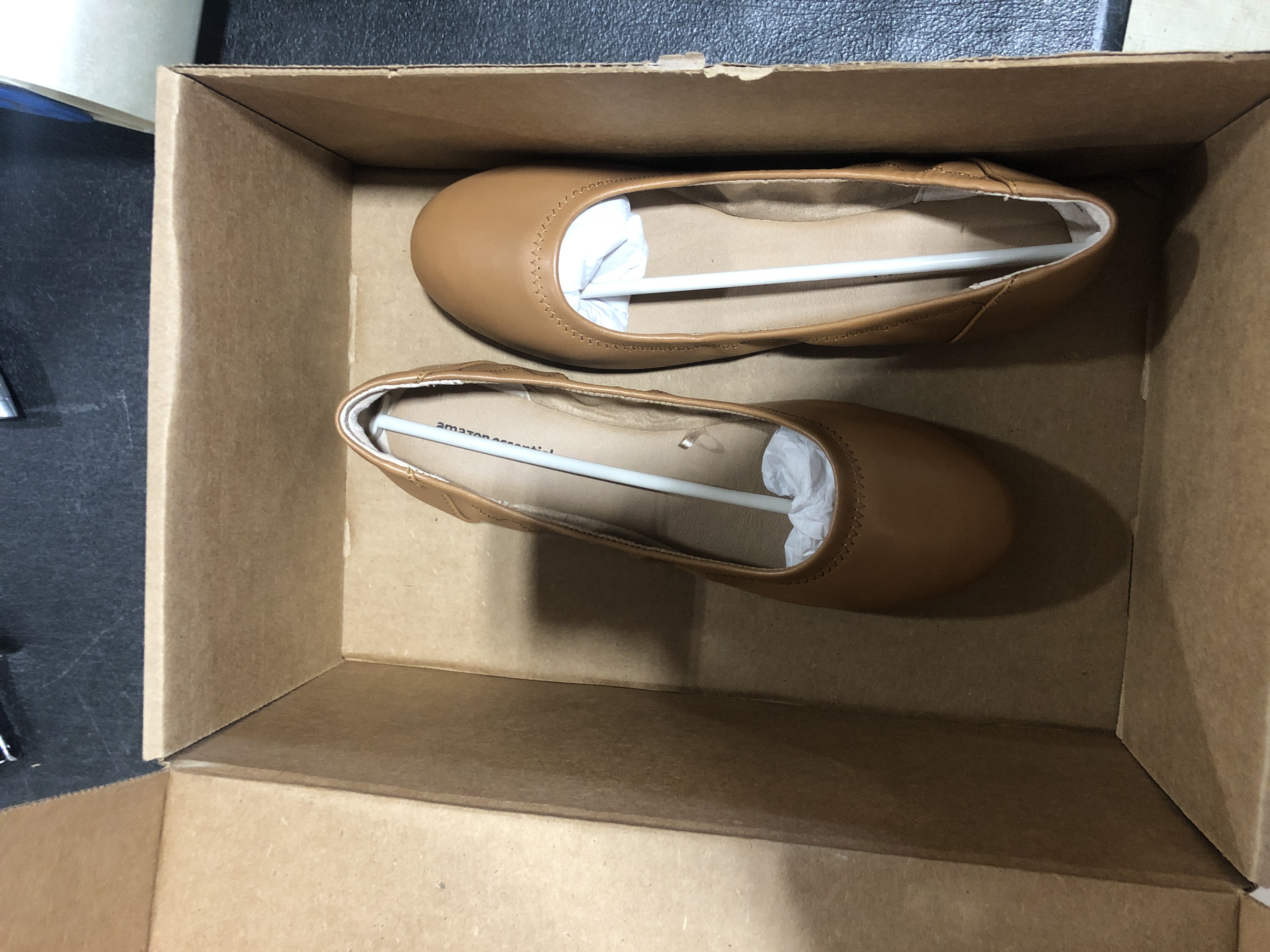 Photo 2 of Amazon Essentials Women's Ballet Flat, Camel, 8 B US (B07PT7LL7J)
