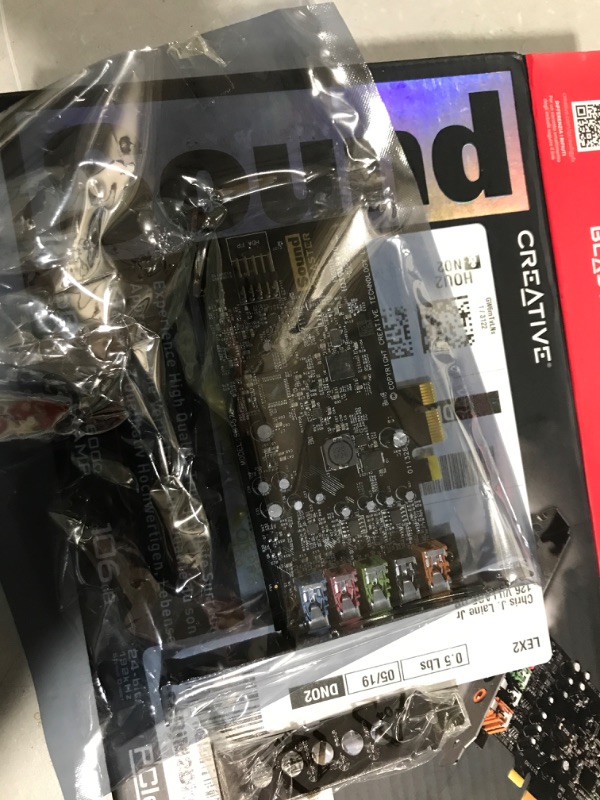 Photo 2 of Creative Sound Blaster Audigy FX PCIe 5.1 Internal Sound Card with High Performance Headphone Amp for PCs 106 dB (2022 Version)