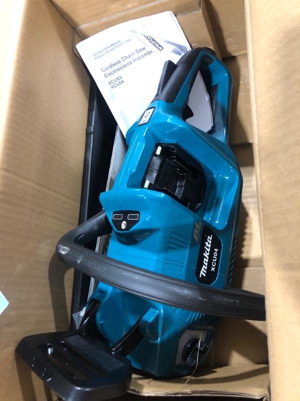 Photo 4 of Makita XCU04PT LXT Lithium-Ion Brushless Cordless 16" Chain Saw Kit (5.0Ah) Kit with two 5.0Ah batteries