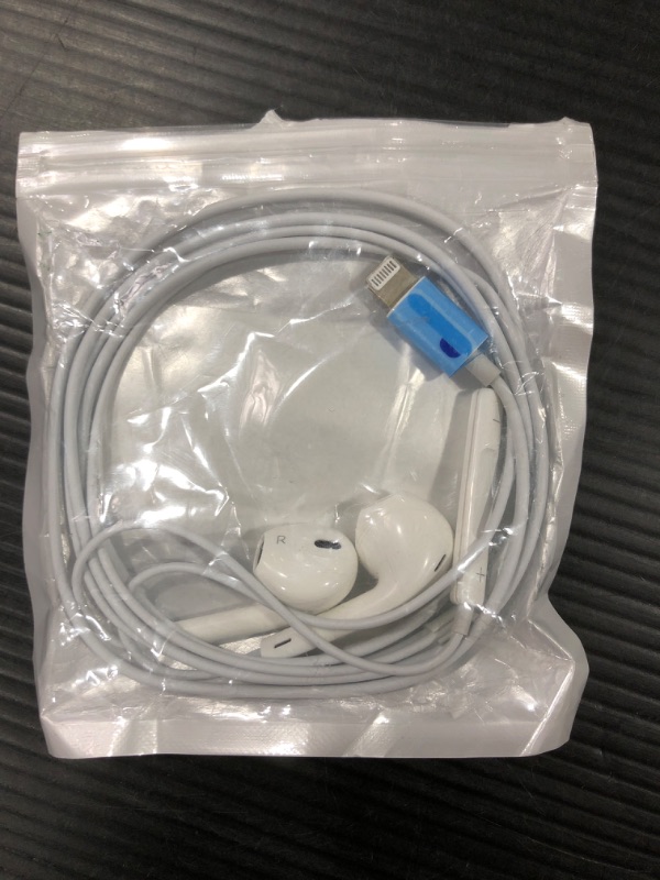 Photo 1 of Wired Apple Earphones - White