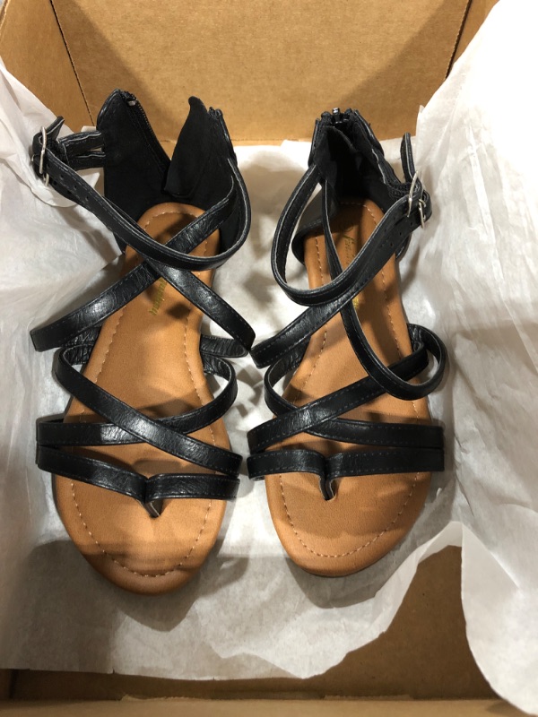 Photo 2 of FUNKYMONKEY Girls Gladiator Strap Sandals Flat Fisherman Thong Cross Strappy Sandals
Size 3