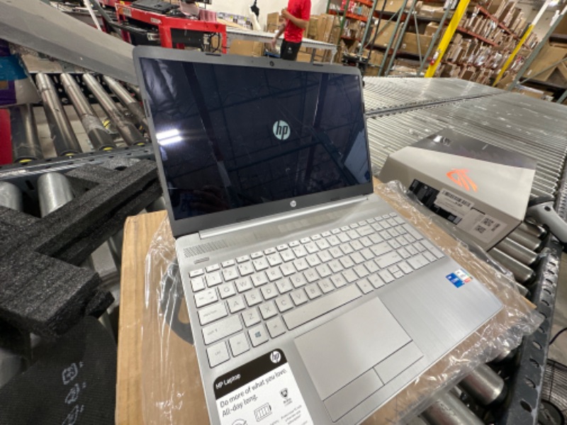 Photo 6 of HP 15.6" Touchscreen Laptop - 11th Gen Intel Core i5-1135G7 12GB DDR4-2666MHz SDRAM 1.0TB 5400RPM SATA Hard Drive
