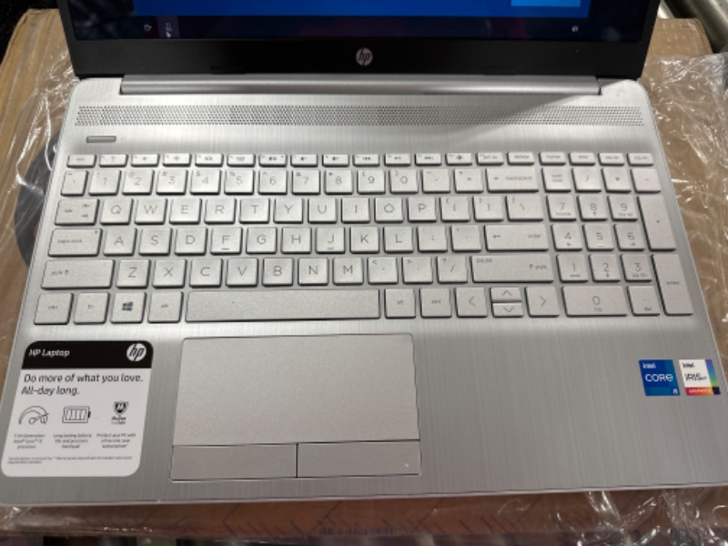 Photo 8 of HP 15.6" Touchscreen Laptop - 11th Gen Intel Core i5-1135G7 12GB DDR4-2666MHz SDRAM 1.0TB 5400RPM SATA Hard Drive
