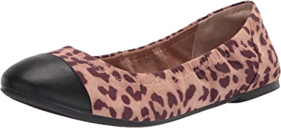 Photo 1 of Amazon Essentials Women's Cap Toe Ballet Flat--size 6.5