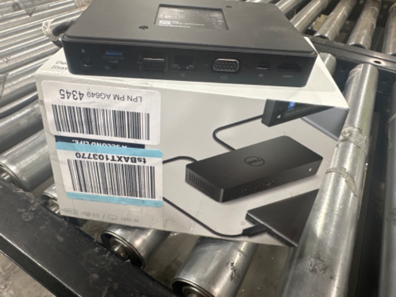 Photo 1 of Dell USB 3.0 Ultra HD/4K Triple Display Docking Station (D3100), Black
