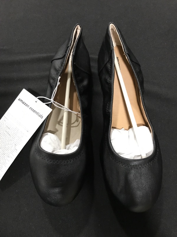 Photo 2 of [Size 9] Amazon Essentials Ladies Slip on Shoes- Black