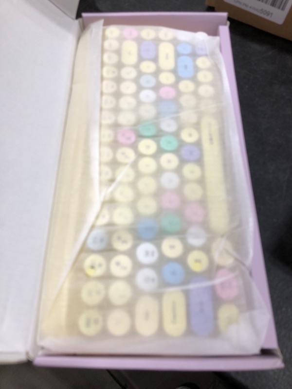 Photo 1 of Bluetooth keyboard 