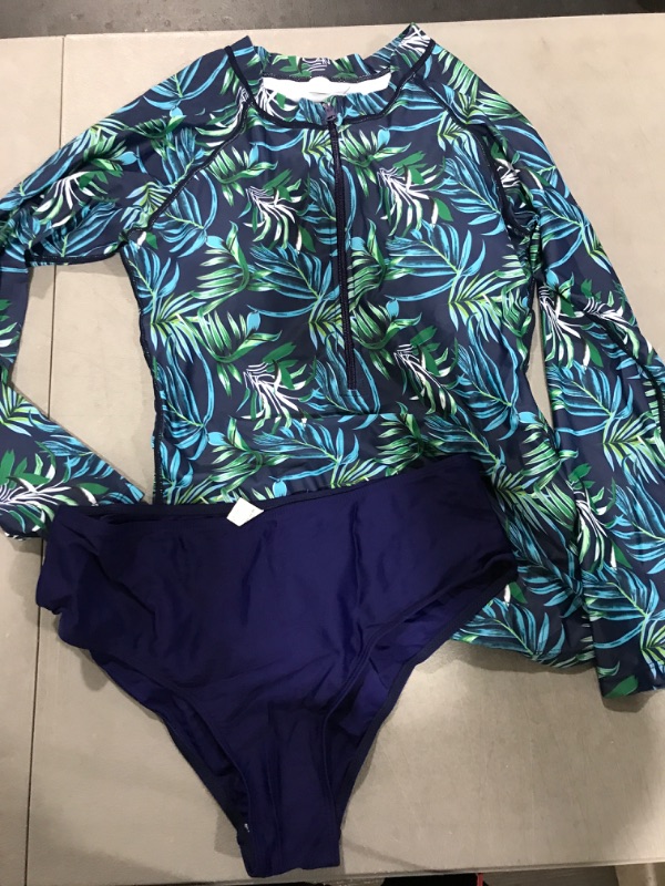 Photo 2 of [Size M] Women's Long Sleeve Sun Protection Rash Guard Wetsuit Two Piece Swimsuit Set  Green / Navy