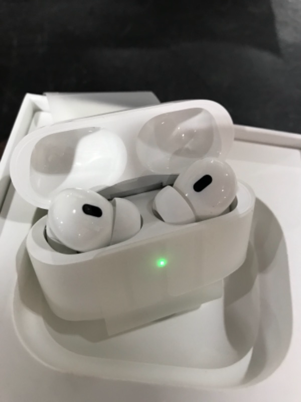 Photo 1 of AirPods Pro (2nd generation)