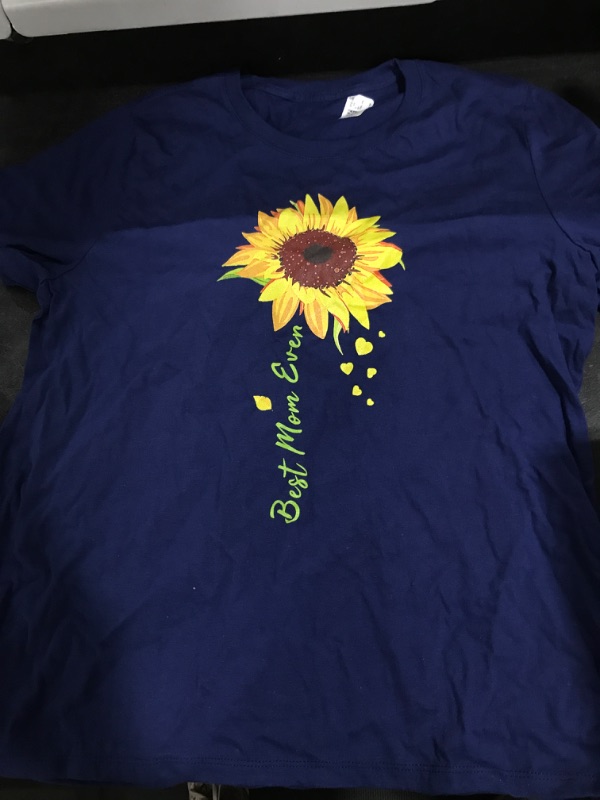 Photo 1 of BEST MOM EVER TSHIRT SIZE LARGE