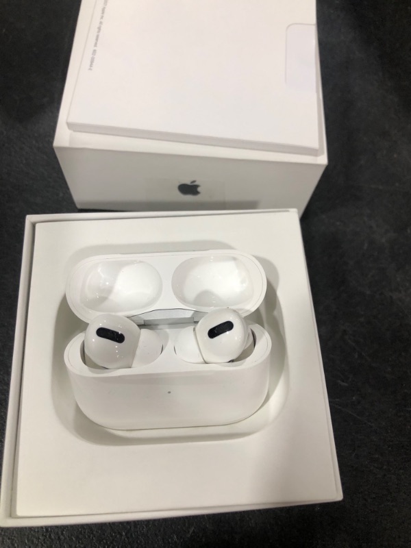 Photo 3 of Apple AirPods Pro (1st Generation)