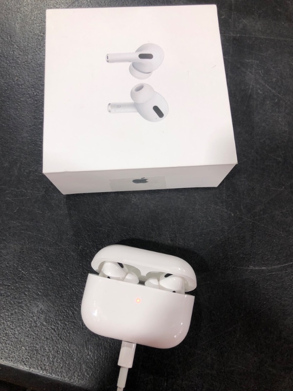 Photo 2 of Apple AirPods Pro (1st Generation)