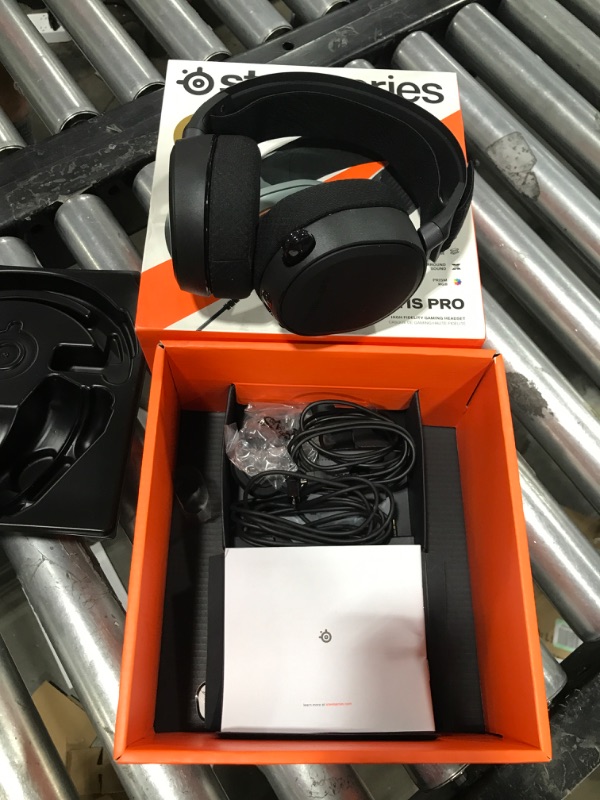 Photo 2 of Arctis Pro Wired DTS Headphone:X v2.0 Gaming Headset for PC, PS5, and PS4