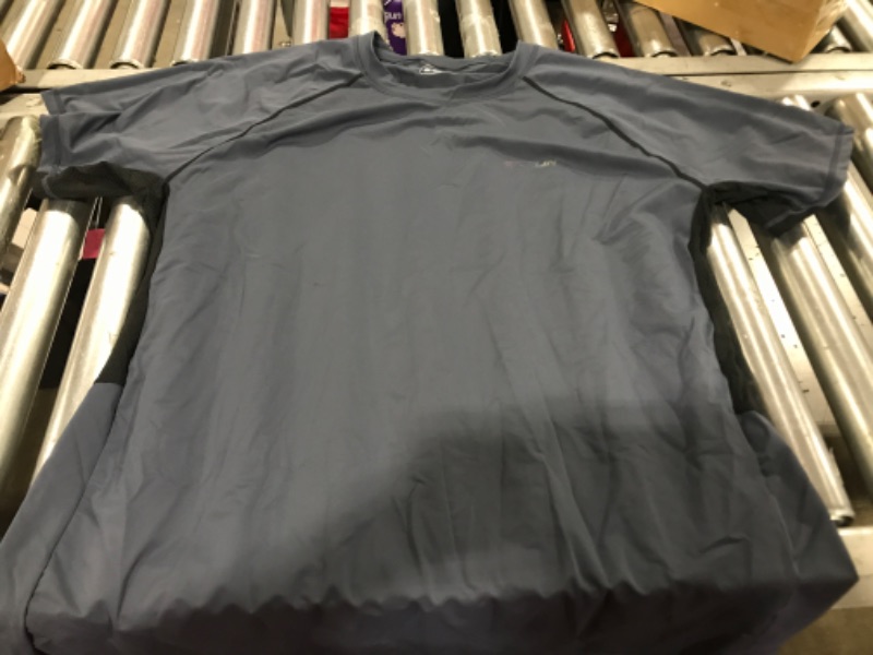 Photo 1 of 4xl ezrun shirt