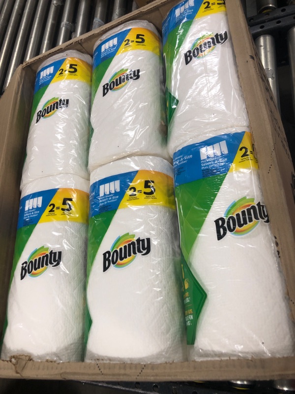 Photo 2 of Bounty Quick-Size Paper Towels, White, 12 Family Rolls = 30 Regular Rolls (Packaging May Vary)