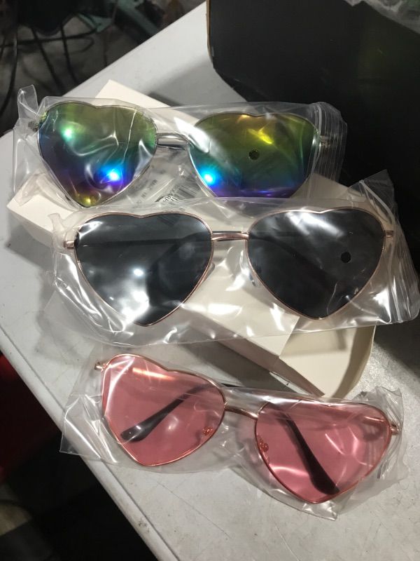 Photo 2 of 3 Pairs Heart Sunglasses Metal Frame Heart Glasses Lovely Heart Mirrored Sunglasses Women Trendy Eyewear, UV Protection Lens (Classic Colors)