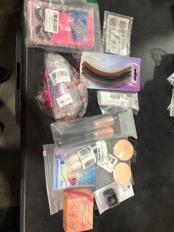 Photo 1 of Bag Lot -  Women's Beauty Bundle (Various Different Items)