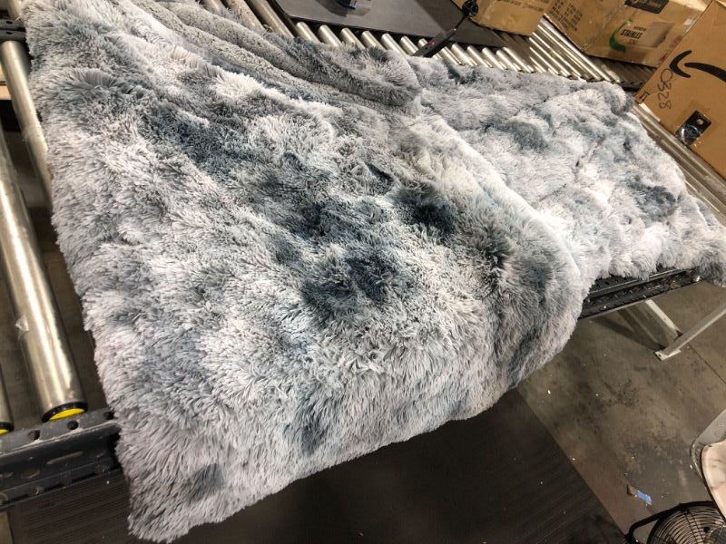 Photo 2 of ***( UNKNOWN SIZE) *** BEDSURE Soft Fuzzy Faux Fur Shaggy Blanket Throw Reversible Sherpa Fleece Shag Throw Blanket for Sofa, Couch and Bed - Warm Thick Fluffy Blanket as Gift,Plush Furry Throw 