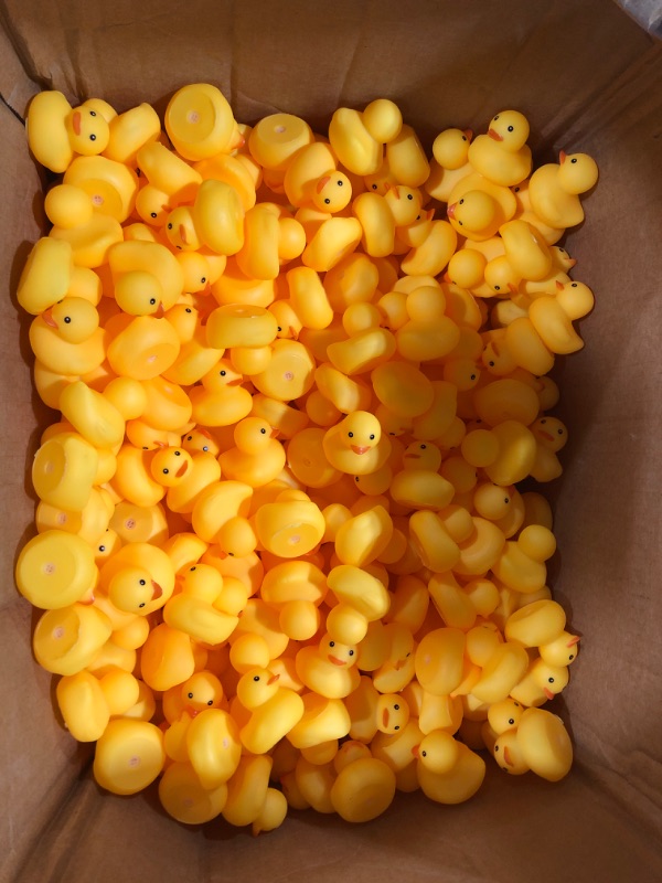 Photo 2 of 400 Pcs Mini Rubber Ducks Bulk, 2.17 x 1.97 x 1.85 Inch Float Tiny Baby Shower Rubber Duck, Small Rubber Duck, Preschool Bath Toy Rubber Duck Party Decoration Fun Squeak Small Duck Pool Toy (Yellow)