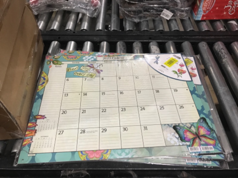 Photo 2 of LANG COLOR MY WORLD 2023 DESKPAD (23991010026)