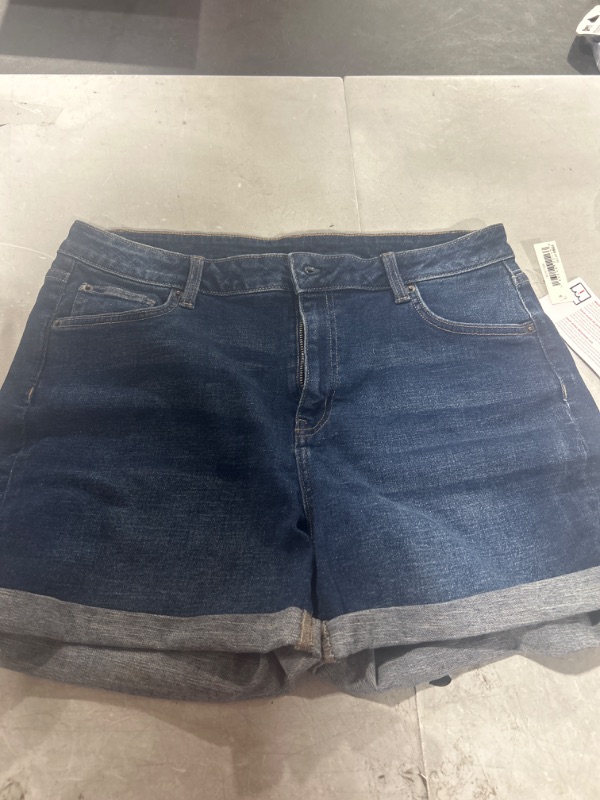 Photo 2 of Amazon Essentials Women's 4" Denim Short 14 Dark Denim
SIZE 14