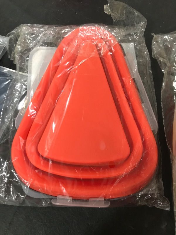 Photo 1 of  Pizza Storage Container Collapsible,Pizza Slice Storage Container,Reusable Pizza Storage Container Organize,Pizza Pack Container Expandable Silicone, with 2 Serving Trays,Red
