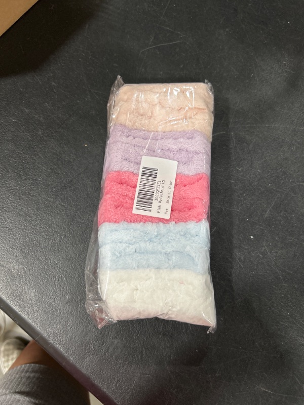Photo 1 of 5 Pairs Wrist Spa Washband Microfiber Washing Face Wrist Wash Towel Band Wristband Scrunchies Absorbent Wrist Sweatband for Women Prevent Liquid from Spilling 
