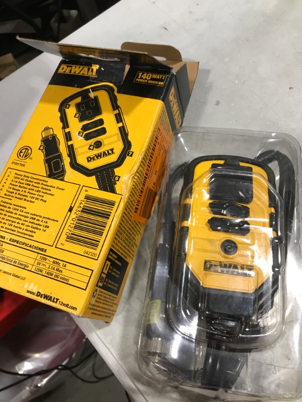 Photo 2 of DeWalt Power Inverter Dxaepi140