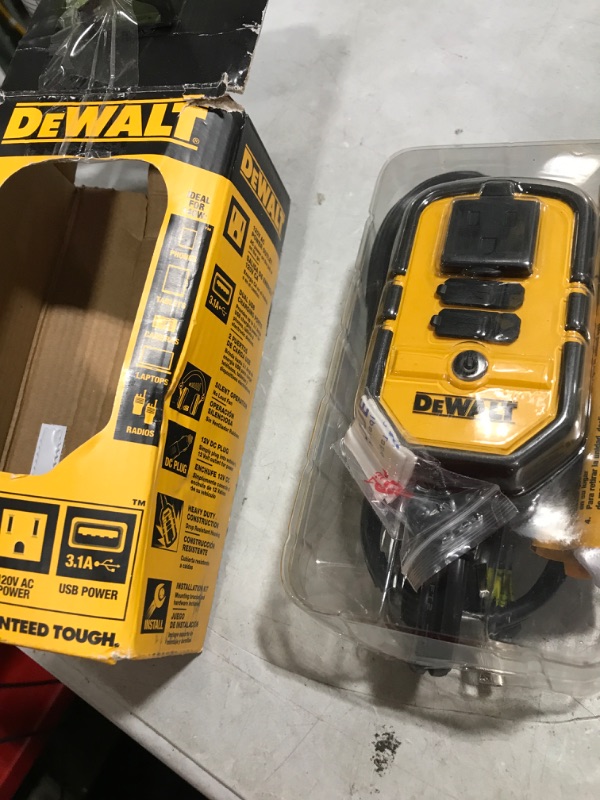 Photo 2 of DeWalt Power Inverter Dxaepi140