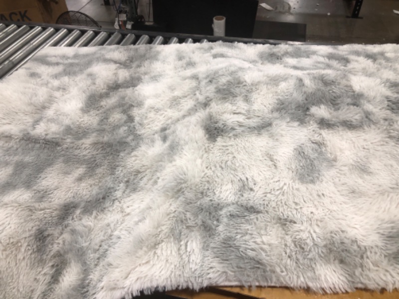 Photo 1 of 32X46 AREA RUG GRAY AND WHITE MARBLE