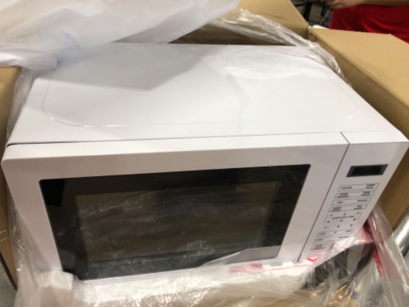 Photo 2 of 0.7 cu. ft. 700-Watt Countertop Microwave in White