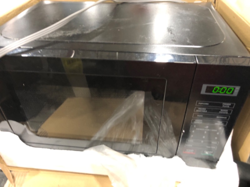 Photo 2 of 0.7 cu. ft. 700-Watt Countertop Microwave in Black