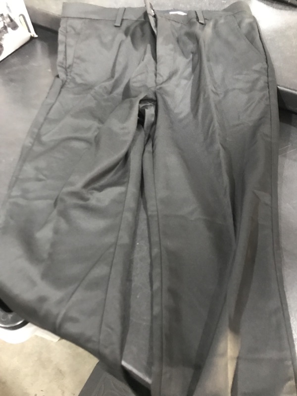 Photo 1 of Amazon Essentials Men's Classic Dress Pant SIZE 34WX32L
