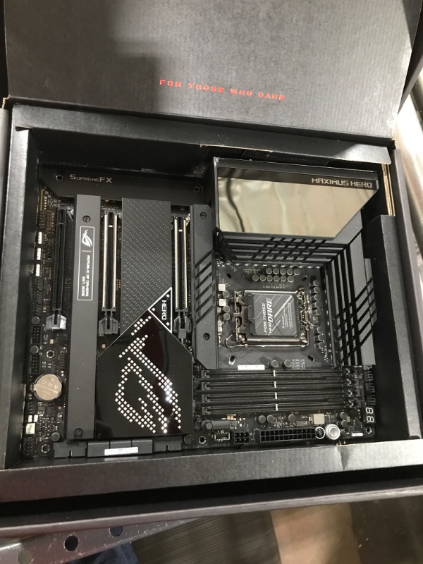 Photo 2 of ASUS ROG Maximus Z690 Hero WiFi 6E LGA 1700(Intel 12th Gen) ATX Gaming Motherboard(PCIe 5.0,DDR5,20+1power Stages,2.5Gb LAN,2xThunderbolt 4,5xM.2,Front USB 3.2 Gen 2x2 Type-C,PCIe 5.0 Hyper M.2 Card)
